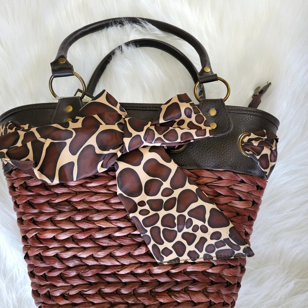 IN STITCHES (NEW) Brown Whicker W/Bow Adorable Hand Bag (SUPER CUTE)!
